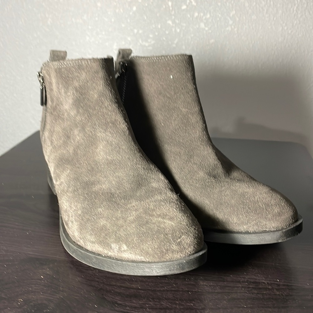 Kenneth Cole sued booties
